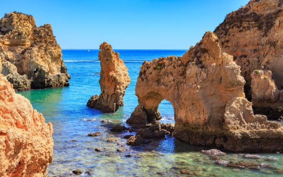 https://www.caminos.co.il/clients/caminos/gallery/PORTUGAL_MADEIRA/352_562/madeira_562_352.jpg
