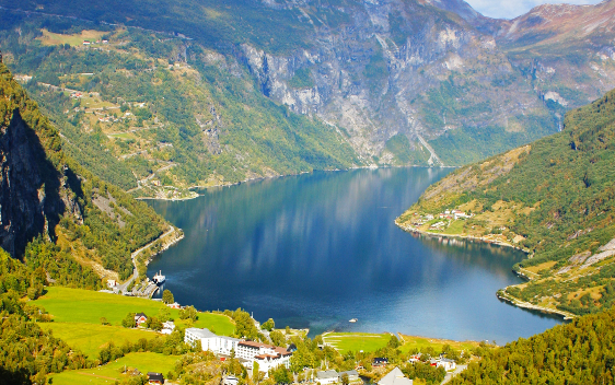 https://www.caminos.co.il/clients/caminos/gallery/norway/NORWAY_562_352_2025/Geirangerfjord_562_352.jpg